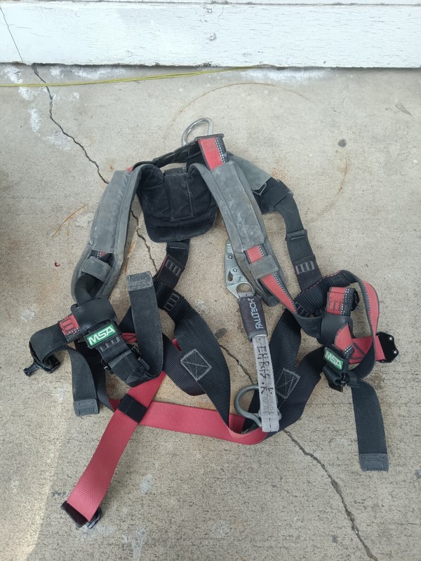 MSA 10155559 EVOTECH Lite Full-Body Harness With Back D-Ring And Qwik-Connect Le