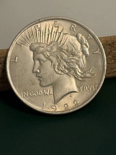 1922 PEACE  Silver Dollar Philadelphia 90% Nice Coin - good details  COIN #5