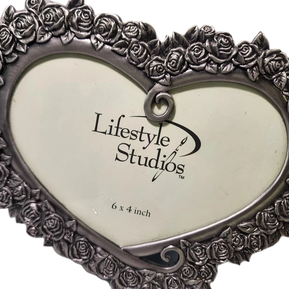Marco de fotos corazón Lifestyle Studios caballete adornado trasero aspecto de peltre 6x4" Foto 3 de 4