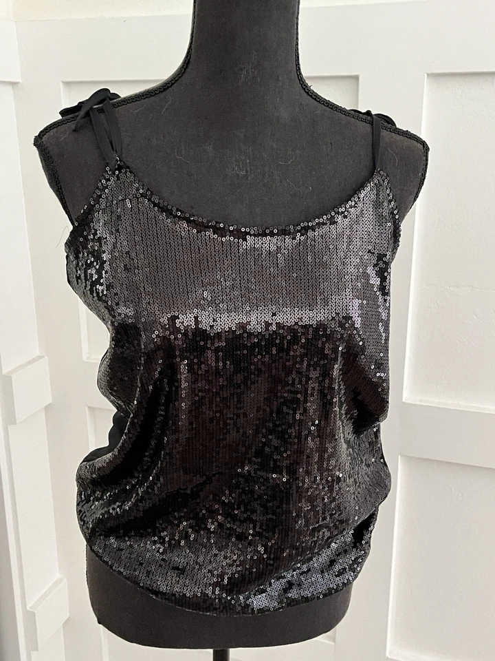 Camiseta sin mangas GLO negra con lentejuelas correas de espagueti talla M parte inferior elástica Foto 2 de 4