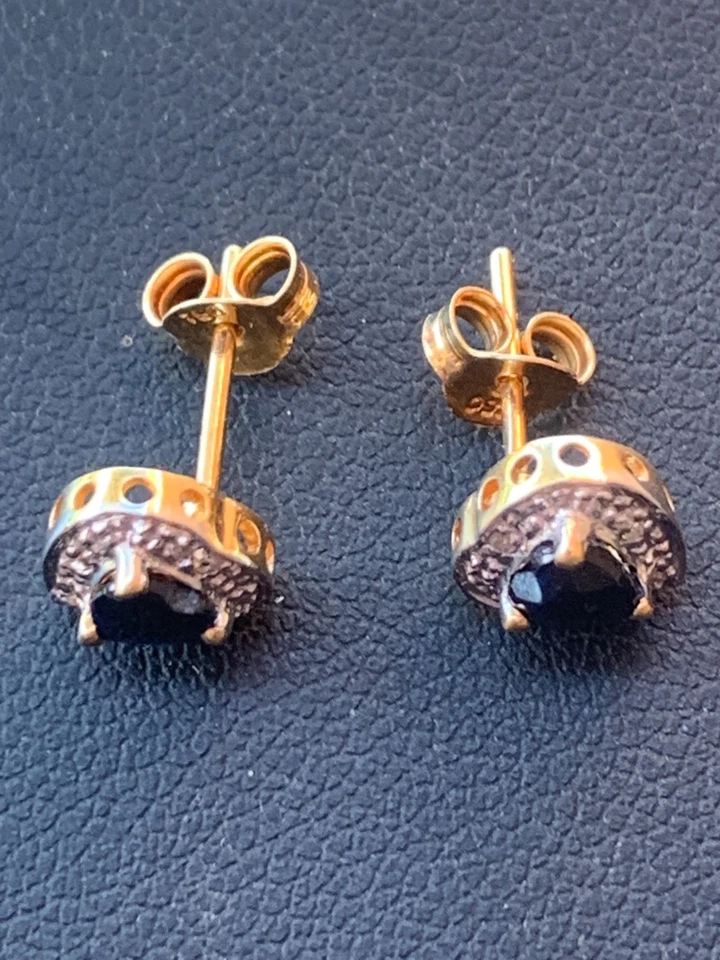 SUPERBE PAIRE DE BOUCLES D'OREILLES OR JAUNE 18 CARATS + 2 SAPHIRS + 6 DIAMANTS - Photo 3/4