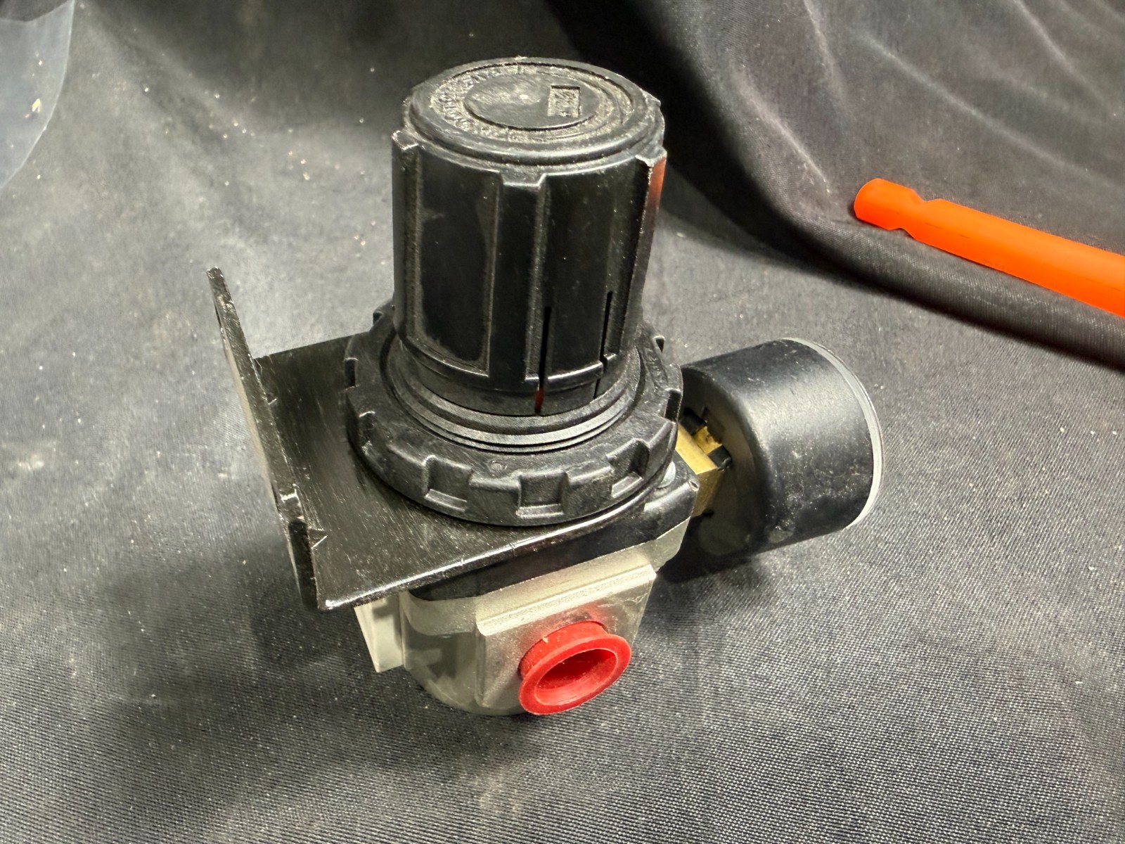 SMC AR30-N03-YZ Pneumatic Regulator 0-160 PSI Pressure Gauge Bracket NNB