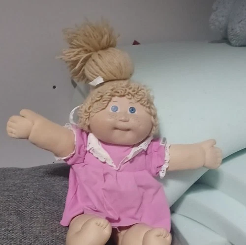 Cabbage Patch Kids Doll Blonde Yarn Curly Hair Pink Dress 1984 Signed Roberts