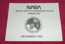 NASA STS-32 Rockwell International Press Kit Booklet 31 pages 1989