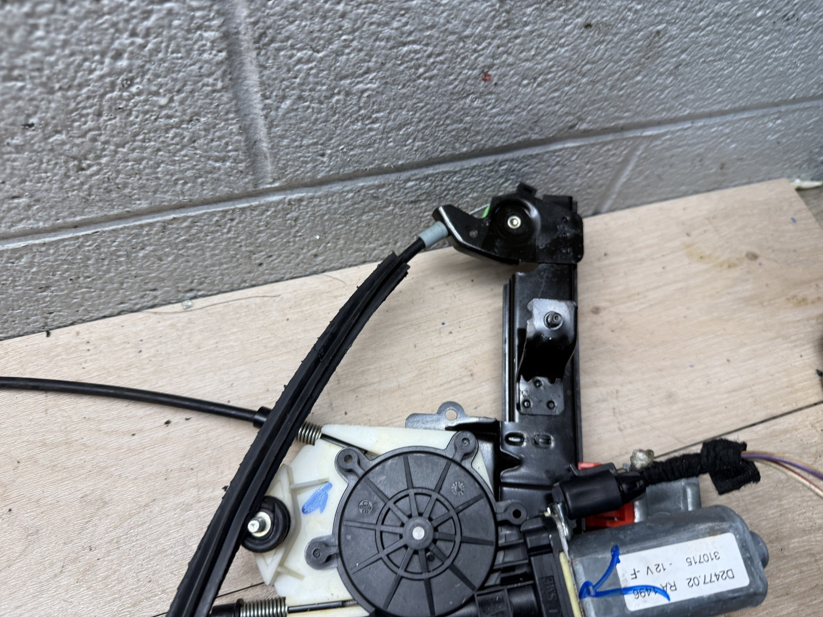 Maserati Quattroporte 2003-2008 Front Right Window regulator