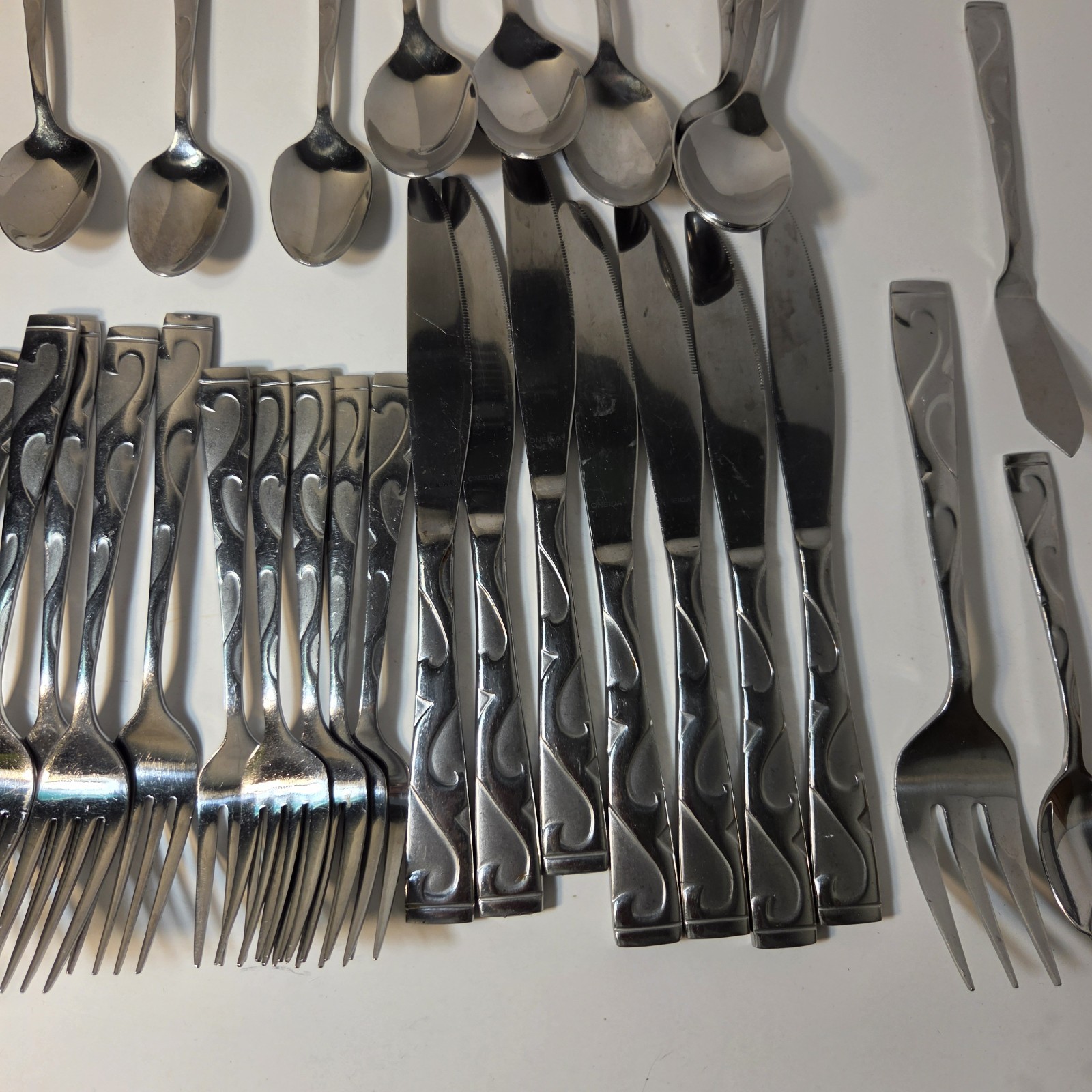 Oneida Stainless Tuscany Flatware Knives, Forks, Spoons, 35 Serving PCs ...