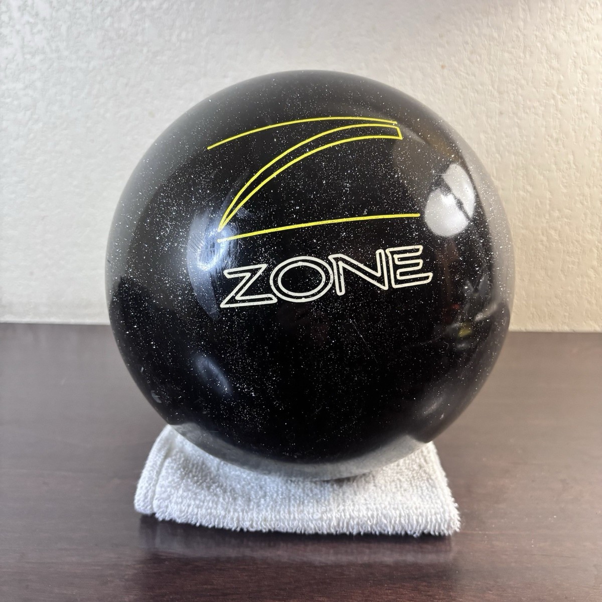 Brunswick Z Zone 15lbs 2.5oz Black Glitter Bowling Ball DRILLED