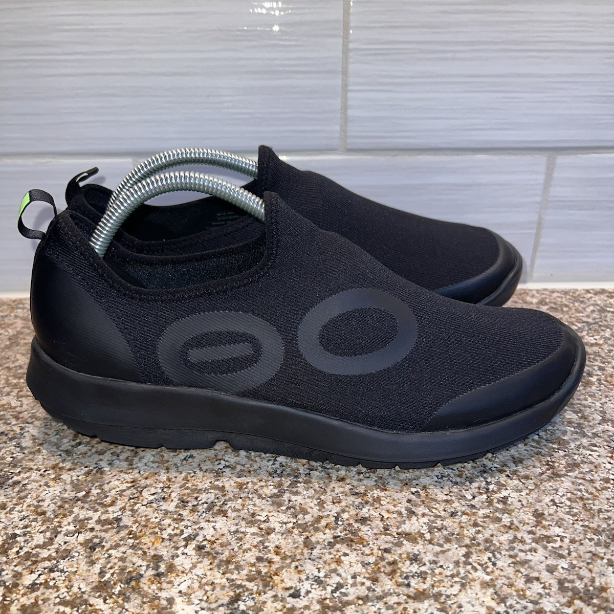 靴 ofof 1F MATT BLACK OOFOS Black Slip On Low Top Rubber Outsole Sneaker Athletic Shoes