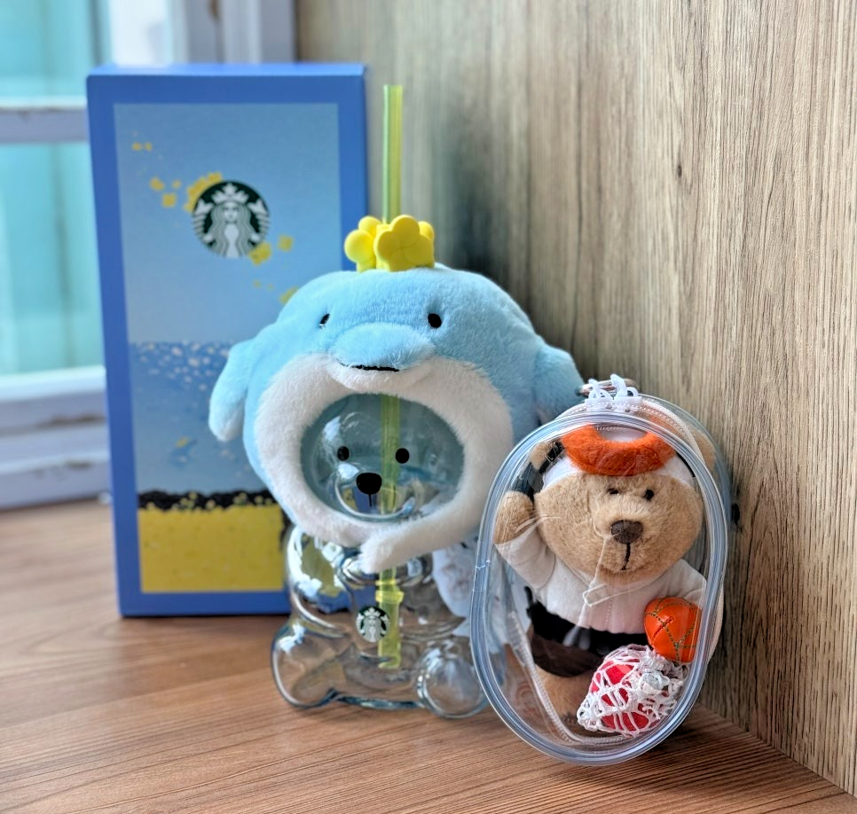 STARBUCKS Korea 2026 Jeju Dolphin Bearista Glass Cold Cup Jeju