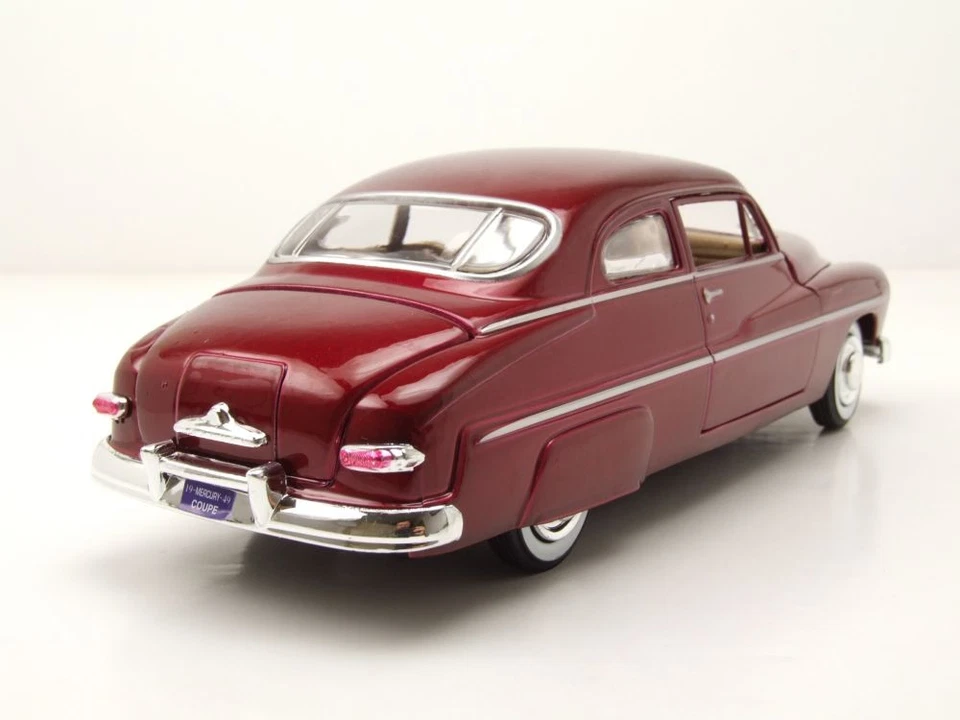 Mercury Coupè 1949 Rosso Metallico Modellino Auto 1:24 MotorMax - Immagine 2 di 4