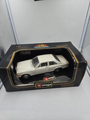 Burago 1/22 Scale Diecast Rolls Royce Camargue 