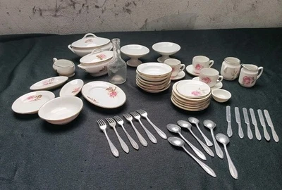 Dinette ancienne en Porcelaine avec couverts - Photo 1/4