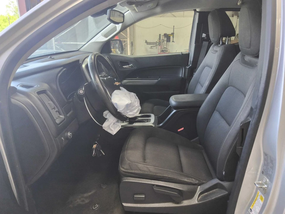 Espejo retrovisor interior delantero central usado se adapta a: Chevrolet Colorado 2015 con tele Foto 3 de 4