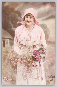 'Flora' Oilette rosa Kleidervariante, fröhliches Landmädchen mit Blumen, Haube