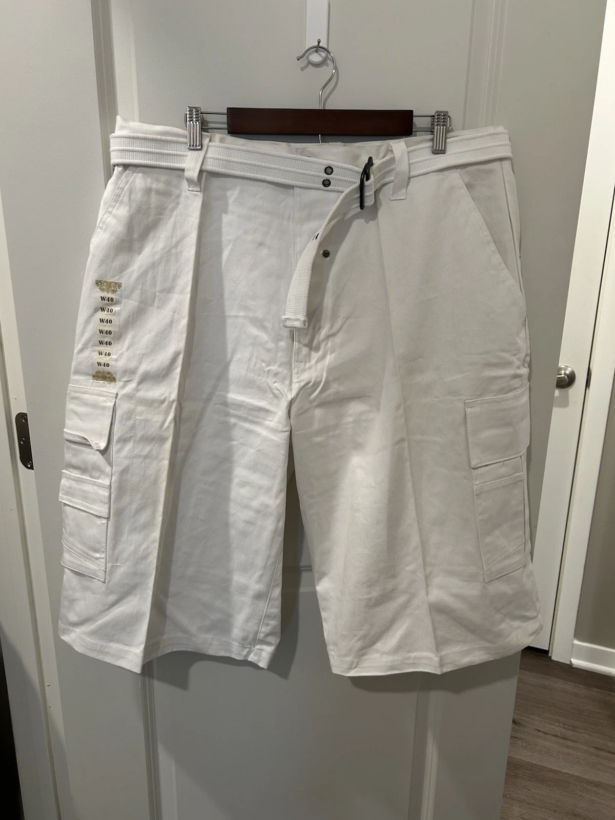 NWT - Regal Wear White Cargo Shorts w/ Belt - Mens Size 40x14(50)