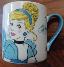 Blau-weiße Disney Prinzessin Cinderella Fine China Tasse "Bibbidi Bobbidi Brew"