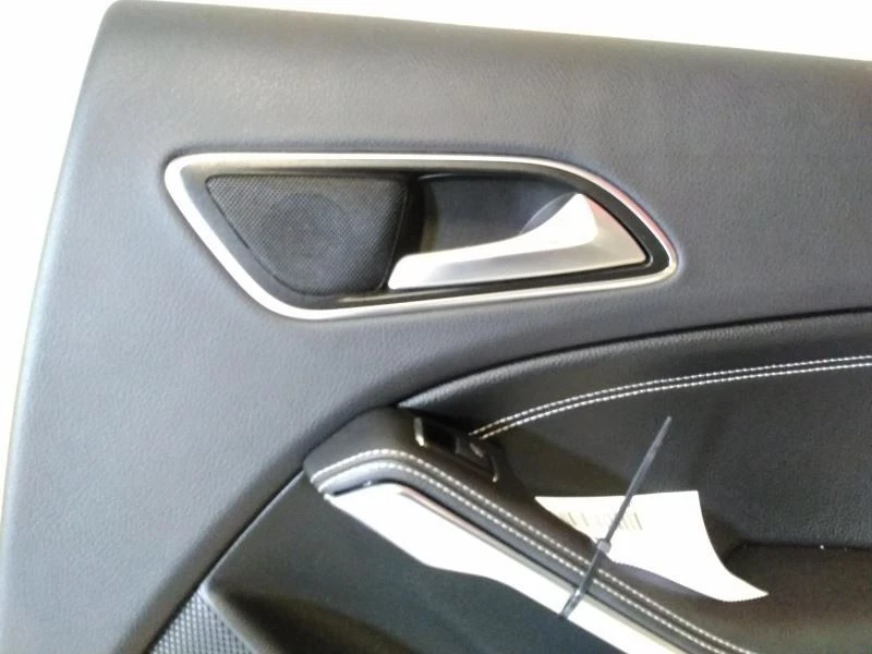 2016 Mercedes-Benz CLA250 Driver Side Rear Door Panel Black Foto 2 de 4