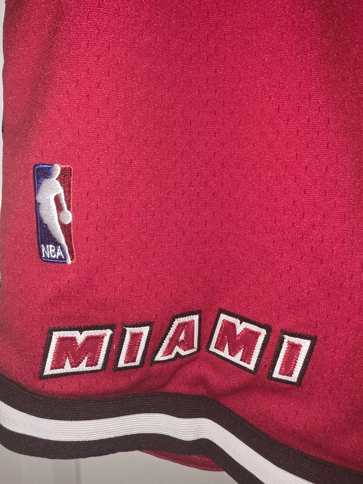 Pantalones Cortos Miami Heat 96-97 Mitchell & Ness Swingman Para Hombre L Rojo Auténticos Foto 3 de 4