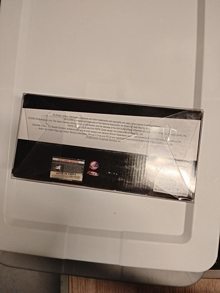 Coche modelo fundido a presión NASCAR Jeff Gordon #24 en vitrina Foto 3 de 3
