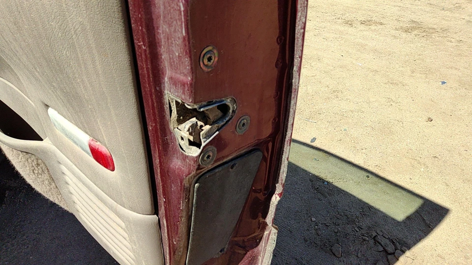 Pestillo puerta delantera derecha pasajero GMC Yukon 1994-00 con varillas/cables OEM 16631626 Foto 2 de 4