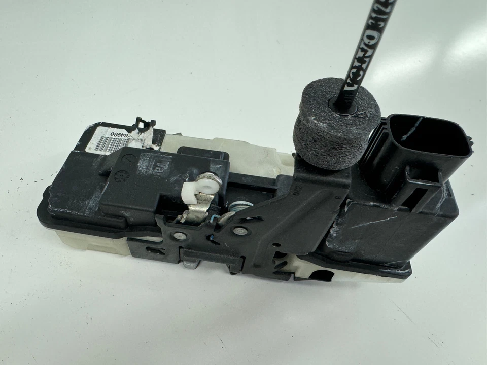 01-09 Actuador de cerradura de puerta trasera izquierda Volvo S60 V70 XC70 30699761 Foto 4 de 4