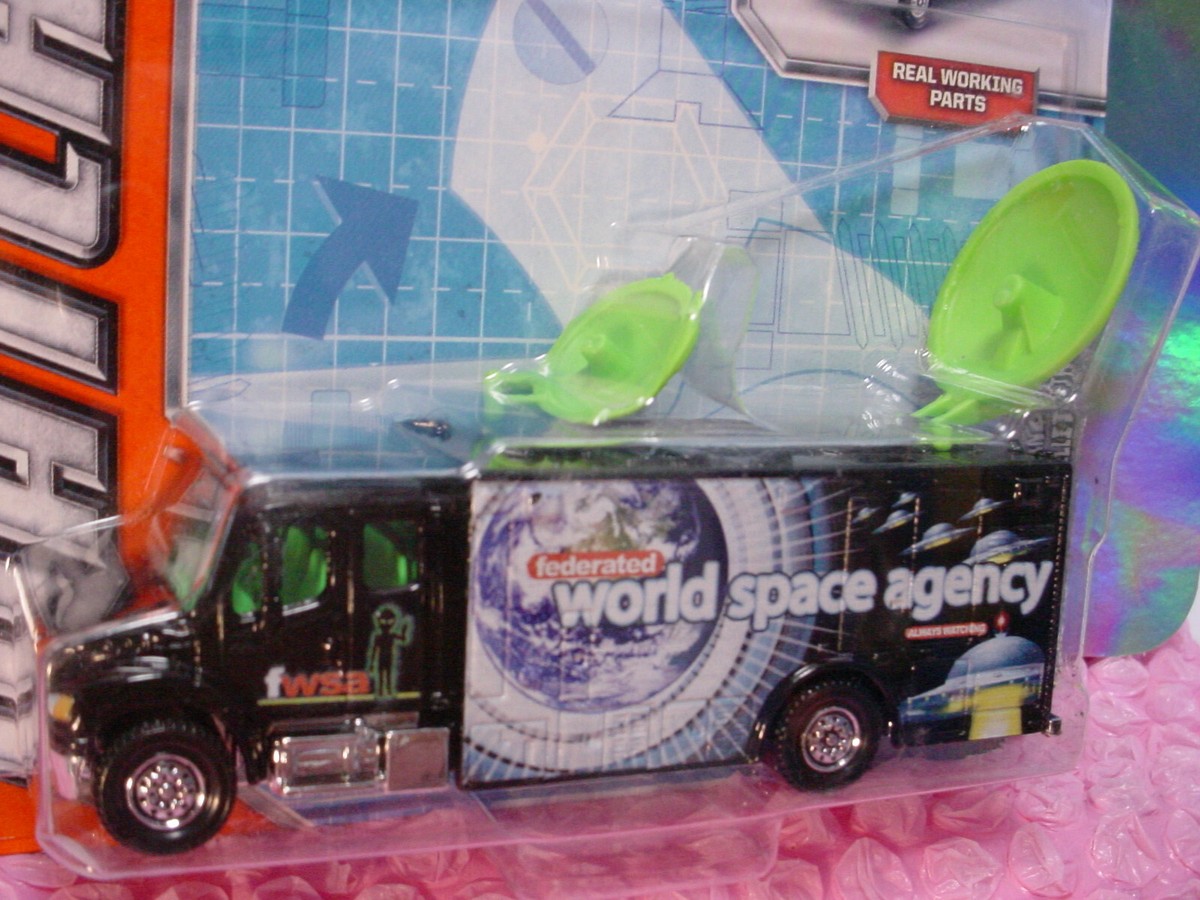 Matchbox FREIGHTLINER BUSINESS M2 106 SATELLITE TRUCK ☆black