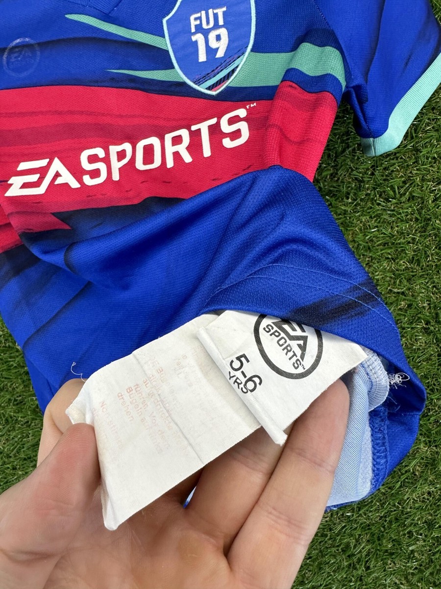 Maillot EA Sports FIFA 19 Ultimate Team – Taille M – Bleu/rouge/mint – #19