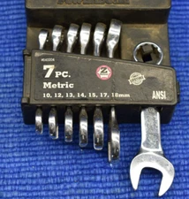Powerbuilt 7 Piece Metric Stubby Combination Wrench Set - 640204 With Holder