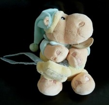 47. DOUDOU PELUCHE MUSICAL BABY NAT HIPPOPOTAME BLEU JAUNE BONNET DOUCE NUIT TBE