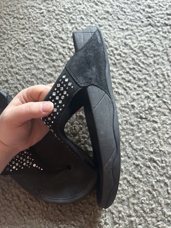 Sandalias FitFlop Novy Tanga Chanclas Cuña Sin Cordones Gamuza Negra Para Mujer Talla 8 Foto 2 de 4