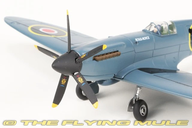 Corgi 1:72 Spitfire PR.Mk XIX Rolls Royce Heritage Hangar PS853 - Image 3 of 4