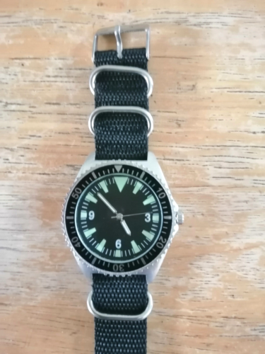 BOXED MENS BRITISH NAVAL DIVER 1980'S WATCH FIXED BEZEL 42MM CASE NEW BATTERY - Zdjęcie 1 z 3