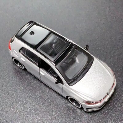 burago フォルクスワーゲン Bburago 1:64 VW Golf GTI (2017) Silver Diecast Model Car - New