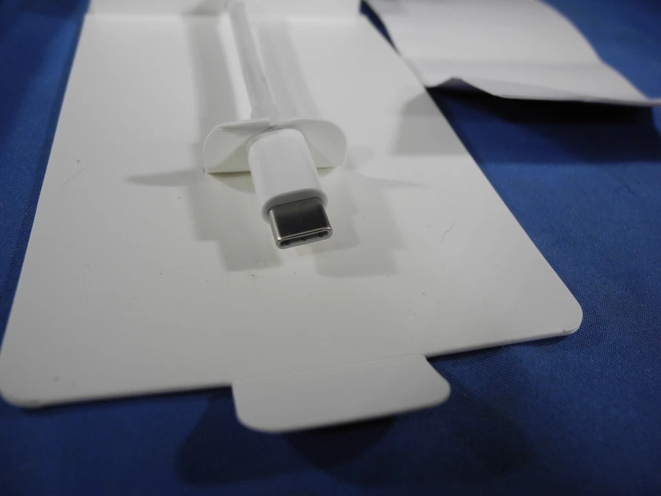 GENUINE Original Apple USB-C to VGA Multiport Adapter MJ1L2AM/A Model A1620. - Image 4 of 4