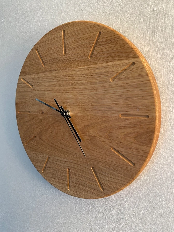 Wanduhr Holz Eiche rund handgefertigt - Bild 4 von 4