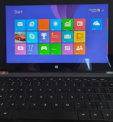 Surface Tablet RT 8.1 32 GB inkl. Tastatur und Ladegerät