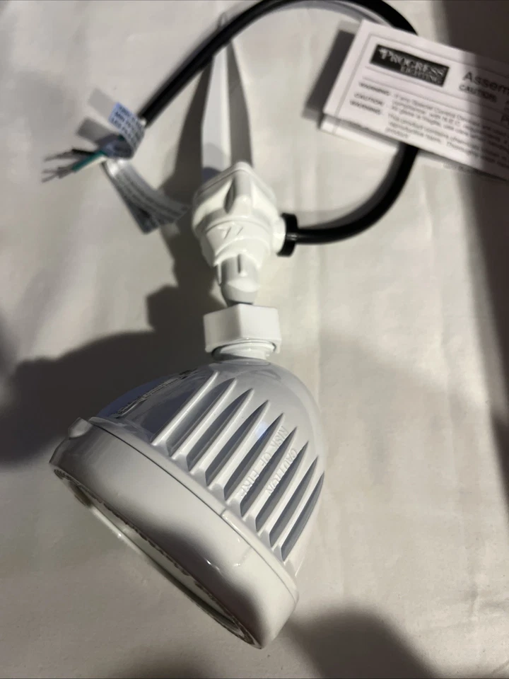 Progress Lighting P6346-28-30K Outdoor LED Floodlight White Metal light flood - Image 3 of 4