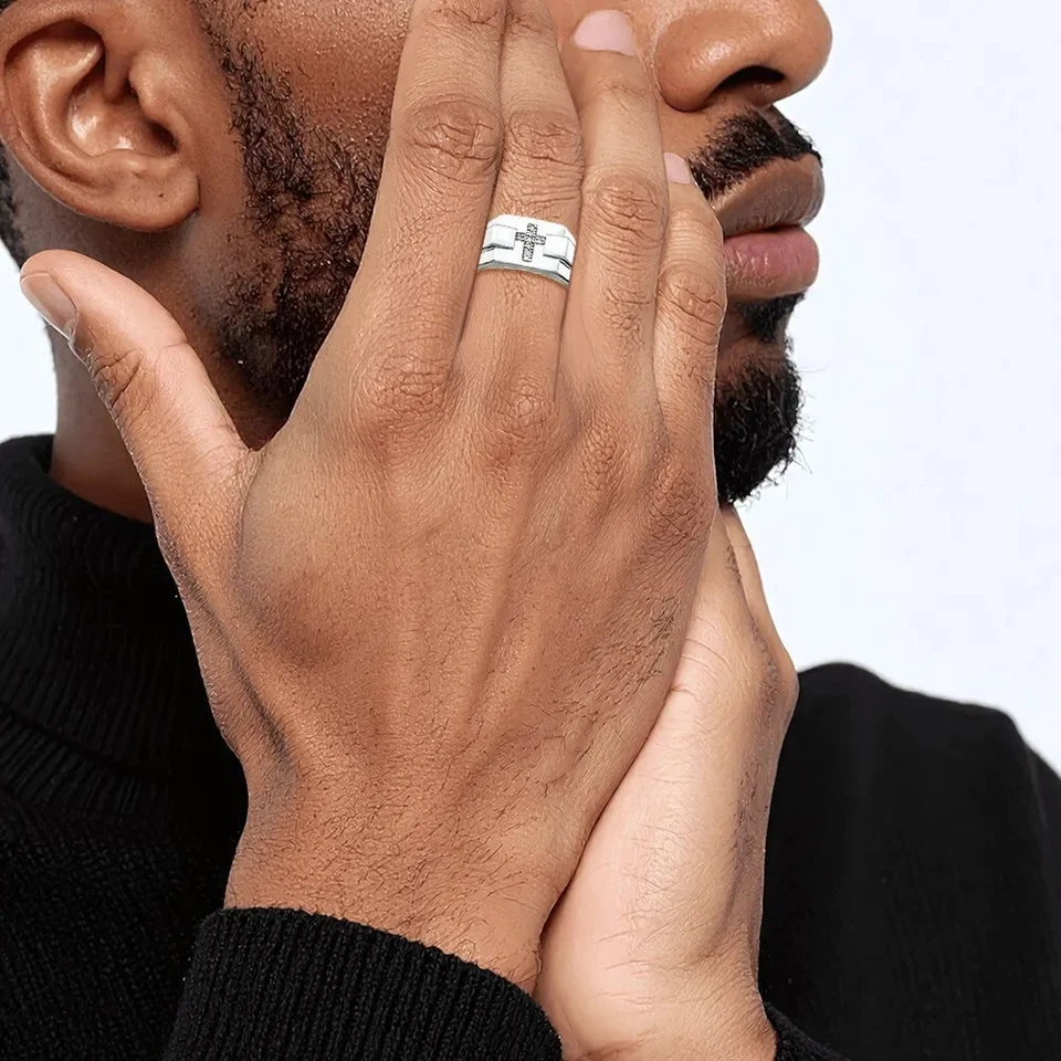 Anillo de sello grabado personalizado con cruz de diamantes de plata de ley 925 Foto 4 de 4