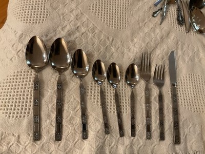 Rebacraft Stainless Steel Flatware Set 8-Piece Spoons Forks Knives Floral
