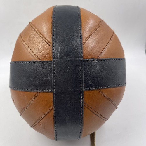 casco vintage pelle calcio personalizzato bicolore con cinturino ottime condizioni - Foto 10 di 12