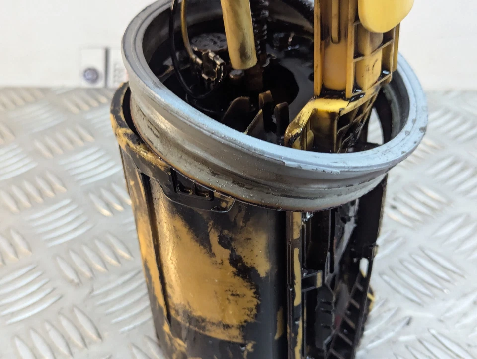 VW TOURAN MK1 IN TANK FUEL PUMP 2.0TDI BMN 1T0919050A 2005-2009 - Image 2 of 4