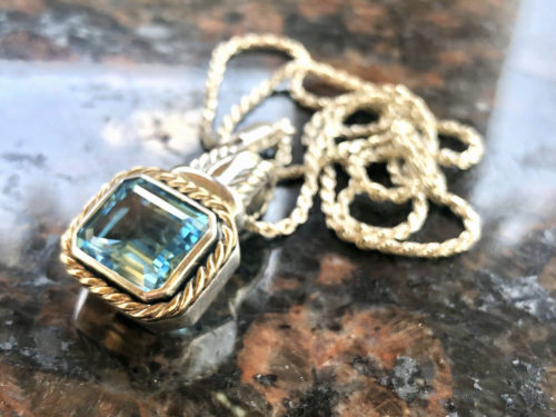 Pendentif et chaîne collier coussin bleu saphir or et argent 14 carats - Photo 1 sur 9