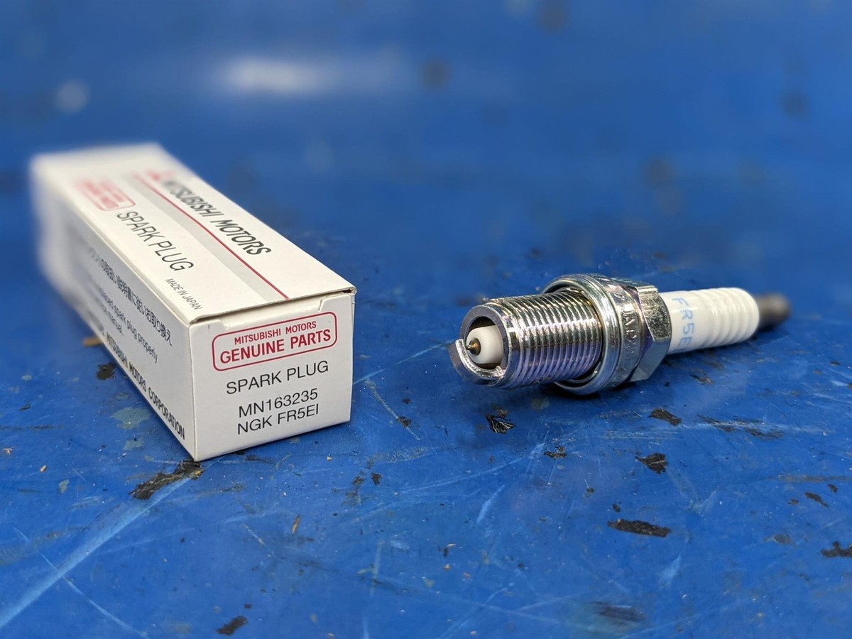 Spark Plug Mitsubishi MN163235 NGK FR5EI Brand New Genuine