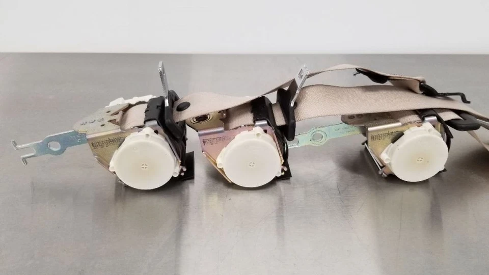 11 BMW ALPINA B7 F02 SEAT BELT RETRACTOR SET PAIR REAR WHITE - Image 4 of 4