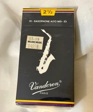 VANDOREN 2 1/2 Alto Sax Reed Box of 10 unopened