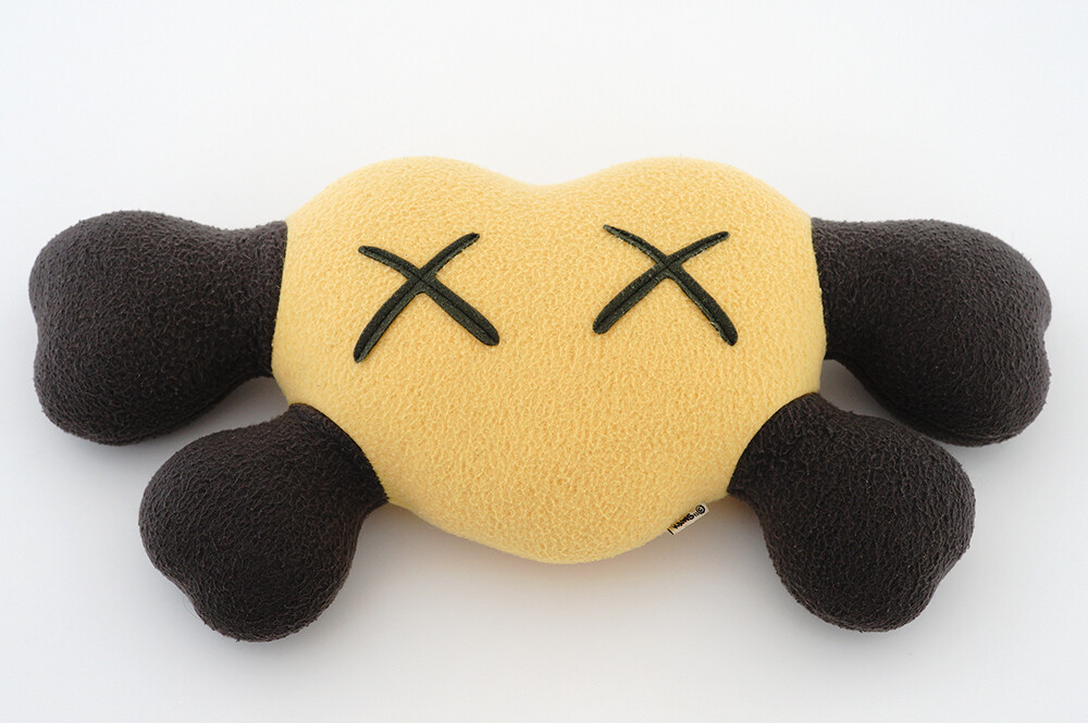 KAWS HEART COMPANION CUSHION PILLOW SET OF 3 COLORS | eBay