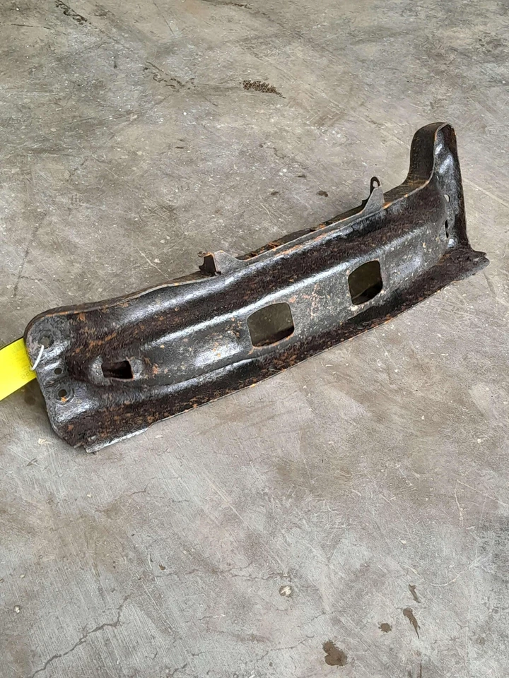 Subchasis travesaño trasero Pontiac Grand Am 1999-2005 OEM 22607044 Foto 4 de 4