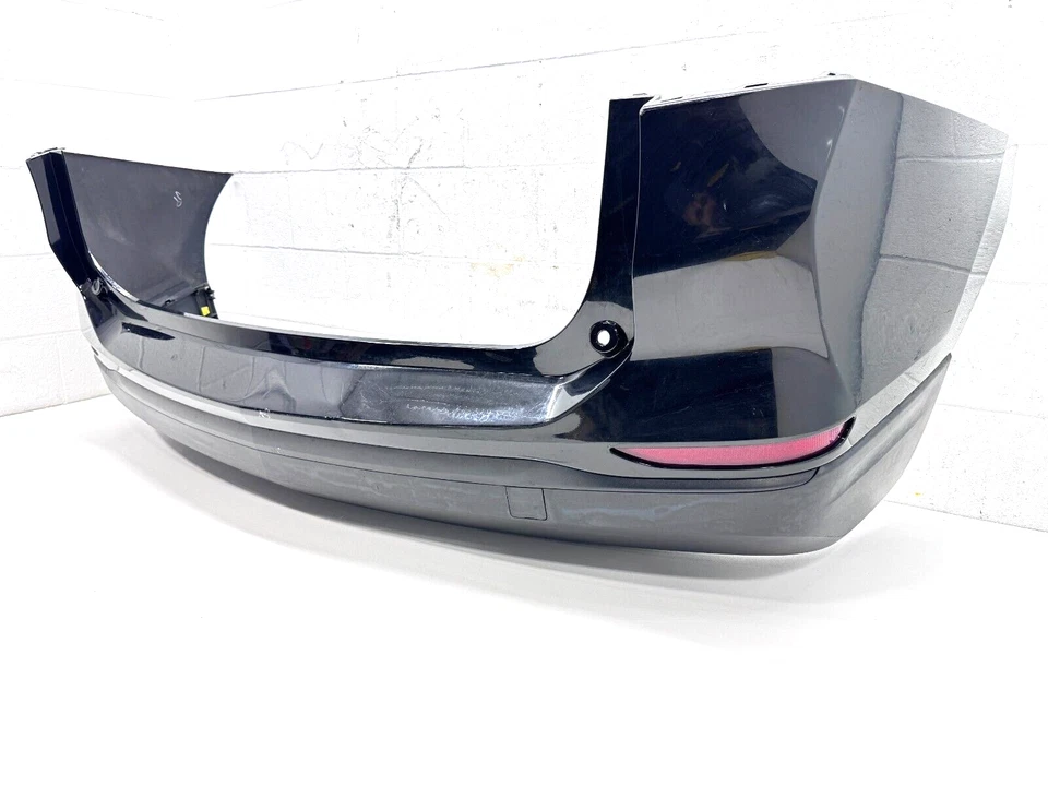 Cubierta de parachoques trasero Chevrolet Equinox LT 2018-2021 con cenefa inferior negra OEM Foto 2 de 4