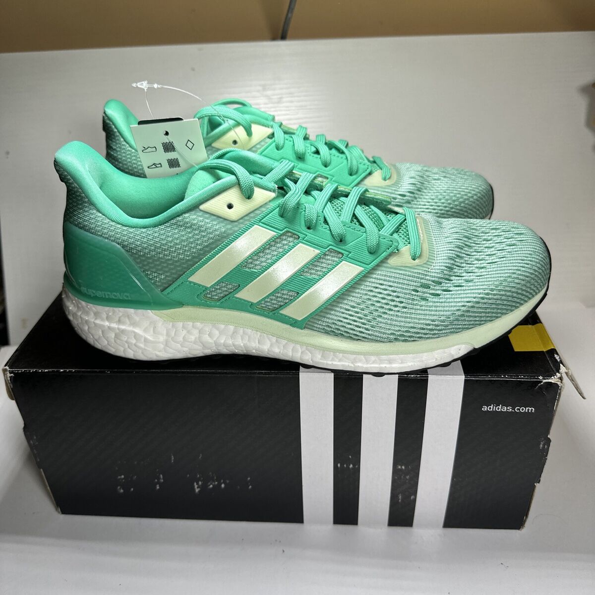 NEW Womens adidas Supernova W Boost Size 9 Seafoam Green NEW Womens adidas Supernova W Boost Size 9 Seafoam Green