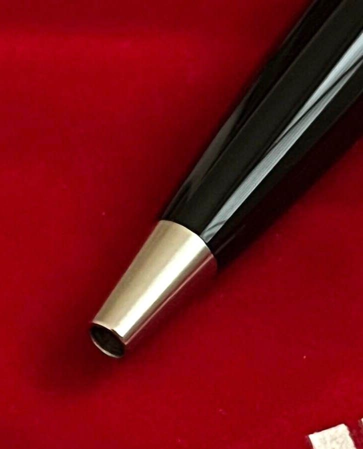 Rodin、noir et blanc Montblanc Heritage Collection Rouge et Noir Snake Black Ball